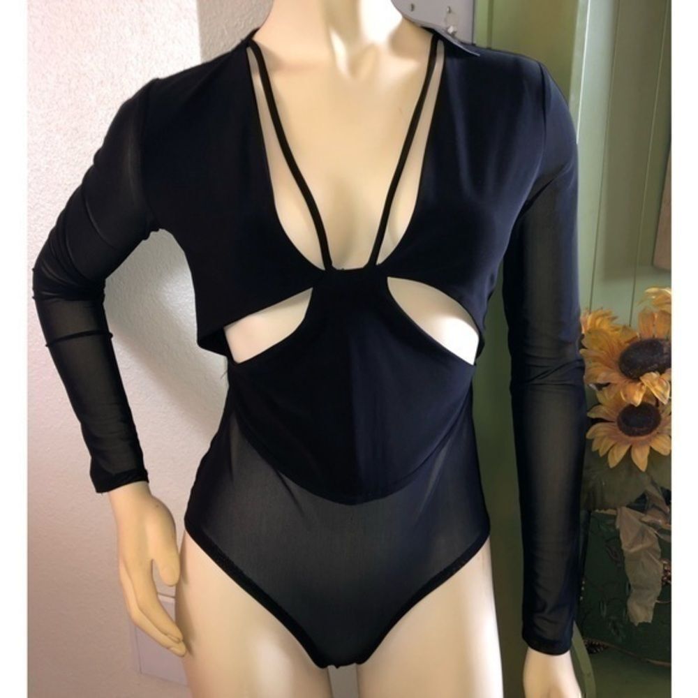 NWT Fashion Nova Black Bodysuit Top with cutouts Super Sexy!! Small S